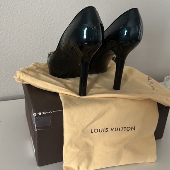 Shoes - Picture 6 of 10